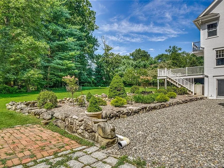 10 Fernwood Rd — Photo 18