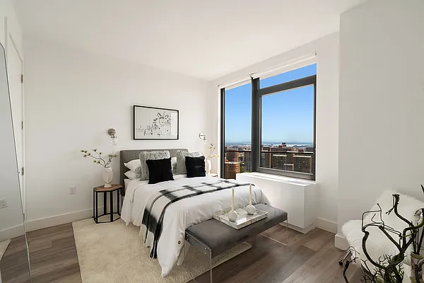 Rented by EXR | media 24