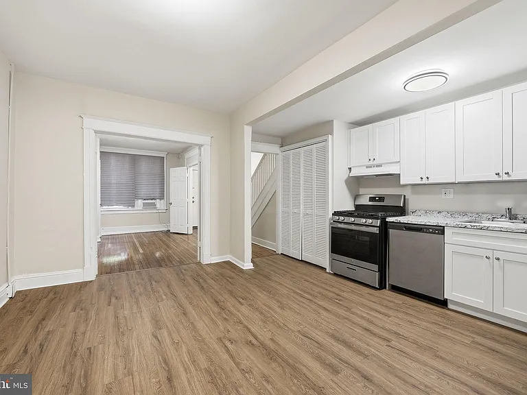 711 Harvard St NW — Photo 6