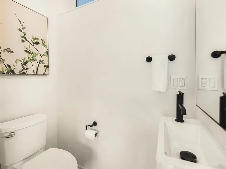 73 E Lynn St — Photo 8