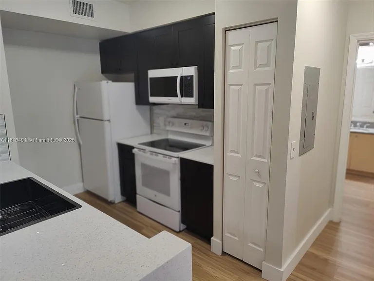 2474 Centergate Dr #204 — Photo 14