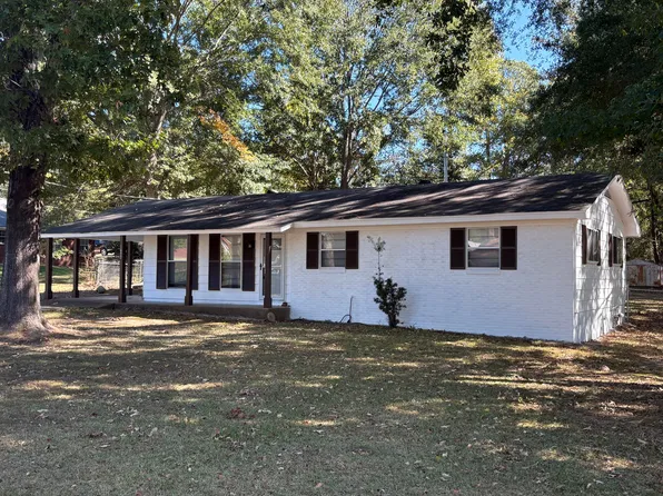 1032 Crestwood Dr, Kosciusko, MS 39090