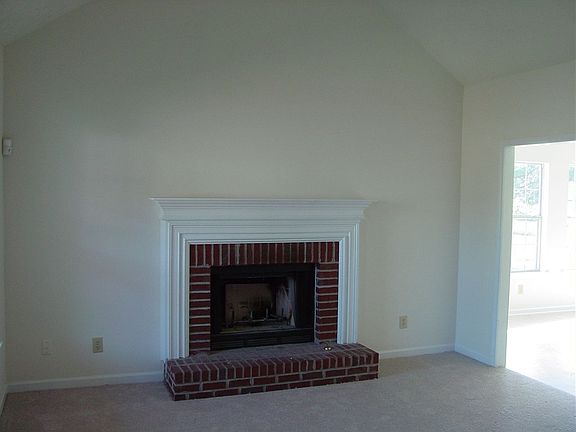 4th image of 1320 Stoneleigh Dr
