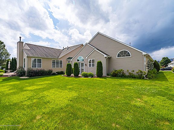 5th image of 532 Bennington Ln
