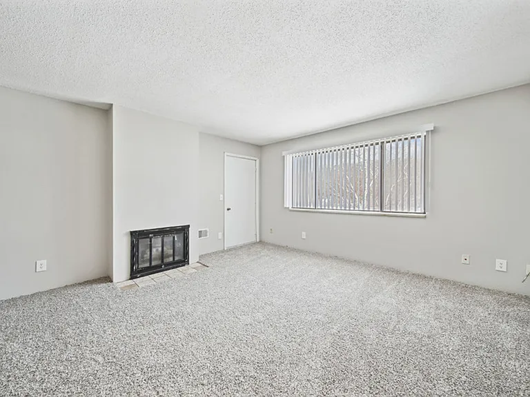 Fox Grove Apartments — Photo 14