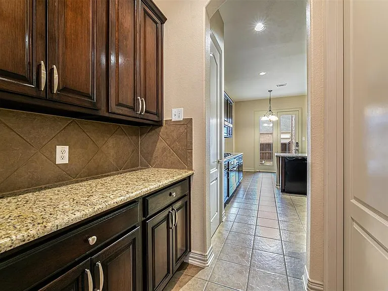1475 Cambridge Dr — Photo 9