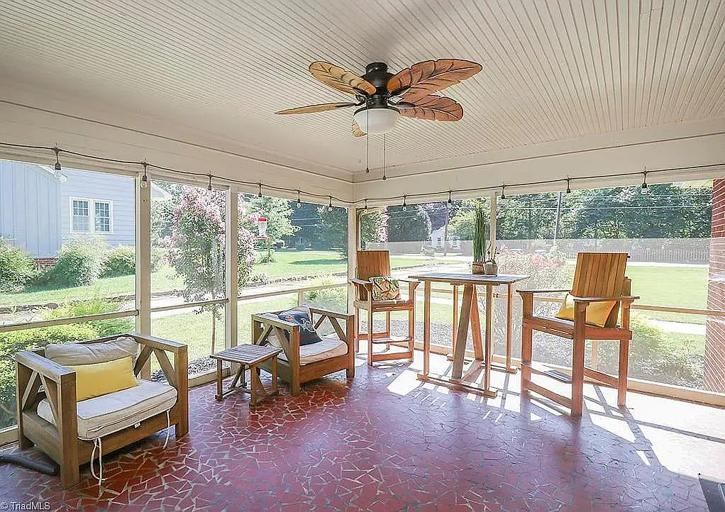 2 bed, 1977 sqft, $1,950 — Photo 3