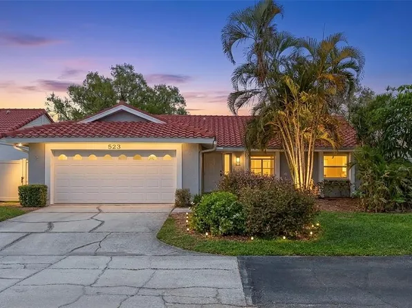 523 Padua Cir NE, Saint Petersburg, FL 33703