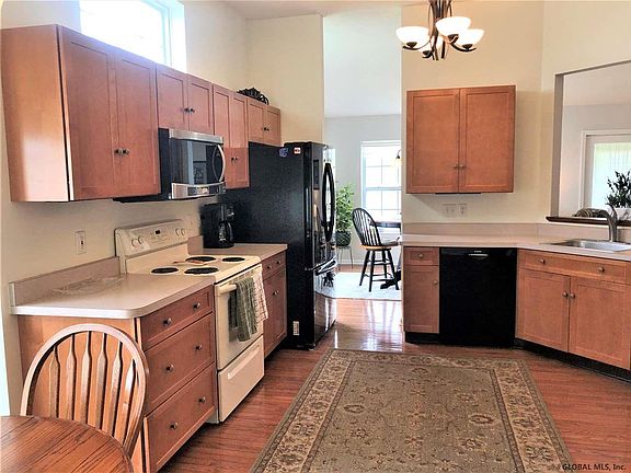 5th image of 63 Waverly Pl
