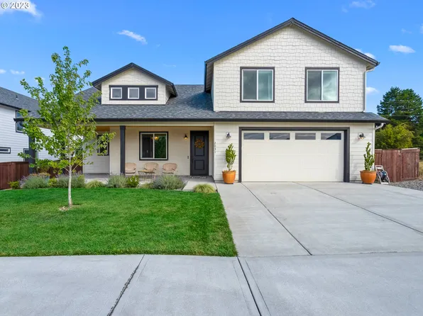 2031 E 9th St, La Center, WA 98629