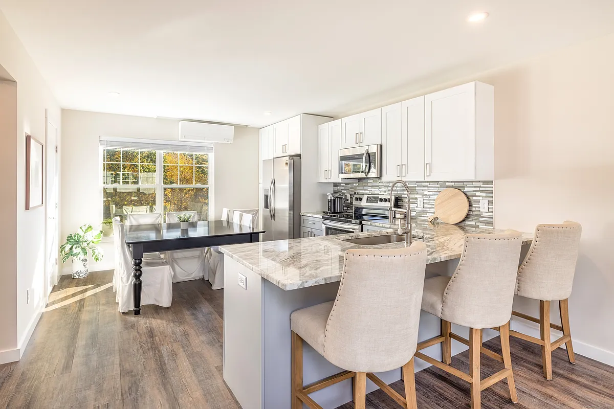 Building Photo - 94 N Bridebrook Rd #805