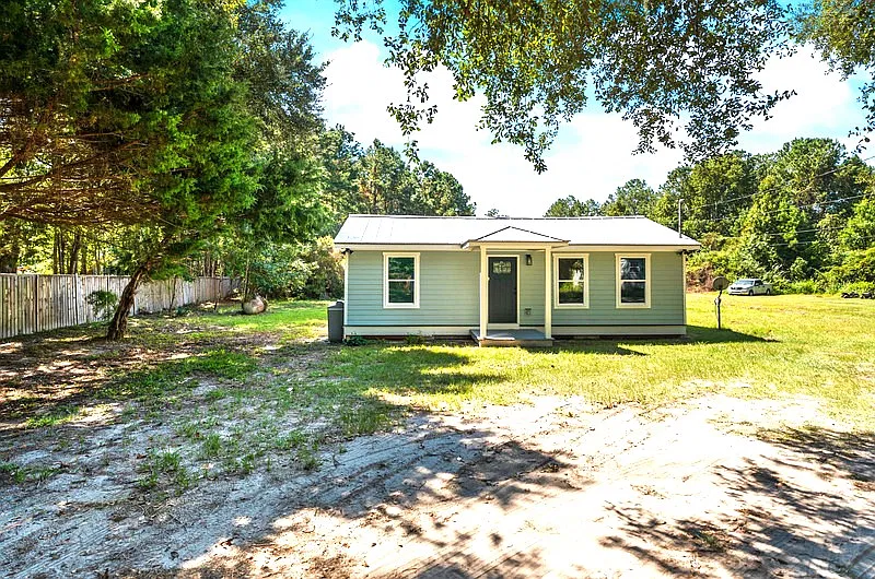 3 bed, 1020 sqft, $2,010 — Photo 2