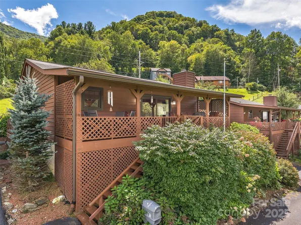 95 Hillcrest Rd, Maggie Valley, NC 28751