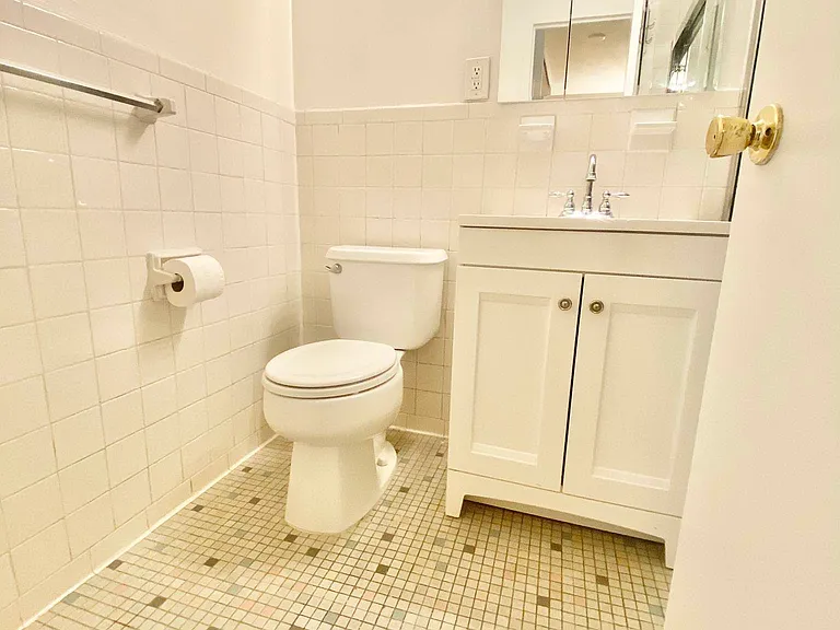 305 E 24th St #16H — Photo 7