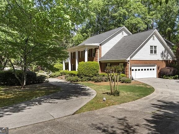 3rd image of 1780 Brandon Hall Dr