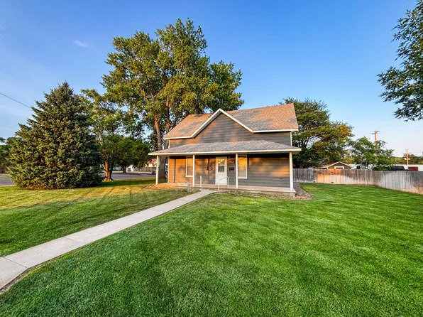 128 Smokyhill Ave, Oakley, KS 67748