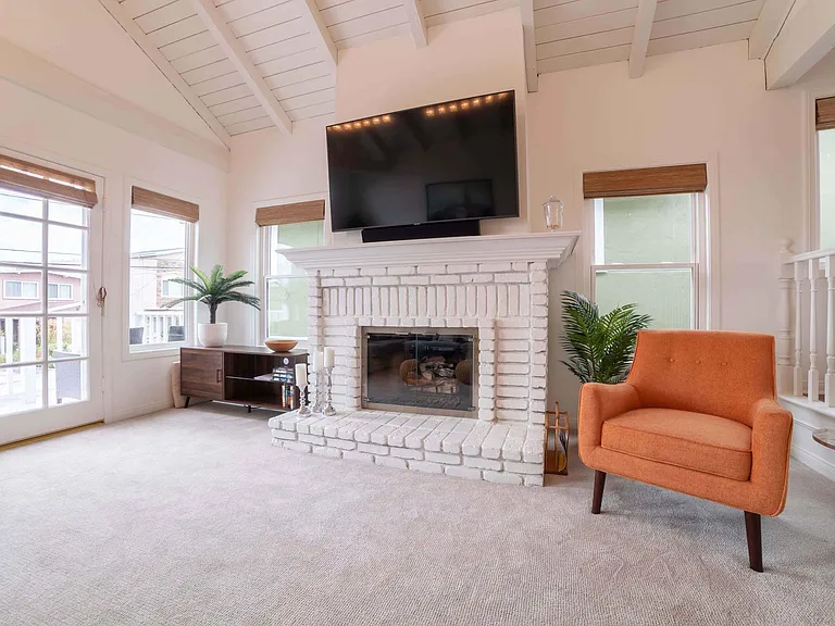 1521 Steinhart Ave — Photo 5