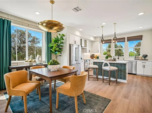 5871 Maplewood Ln #4, Simi Valley, CA 93063