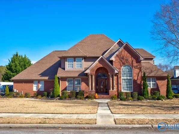 285 River Cove Rd, Huntsville, AL 35811