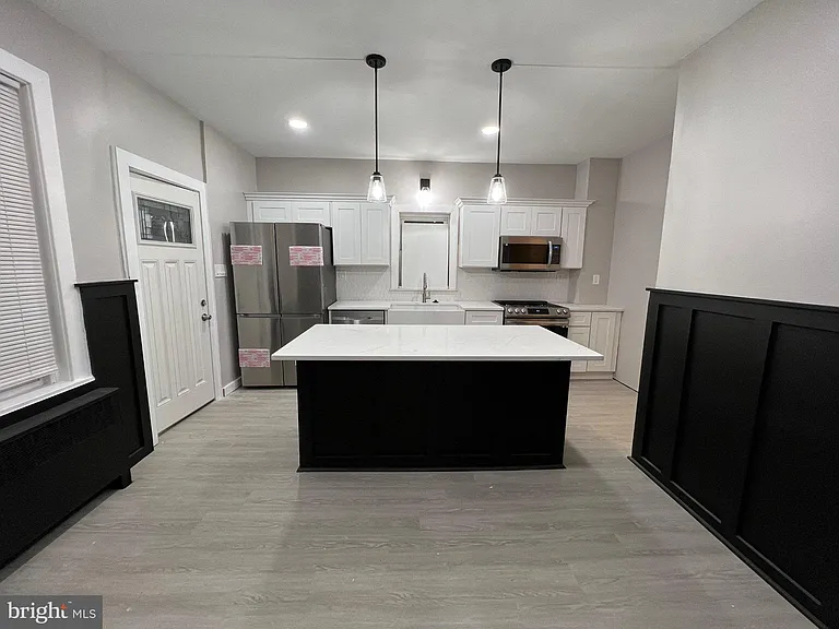 6400 Oxford Ave — Photo 4