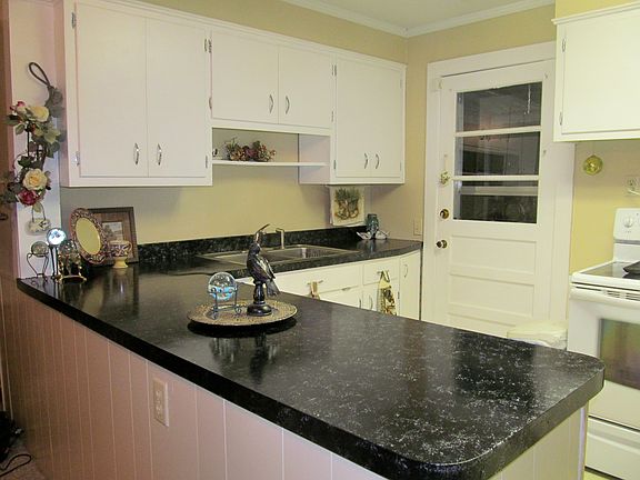 4th image of 429 N Temple Ave