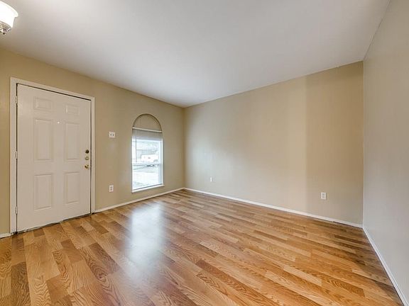 5th image of 117 Cambridge Dr