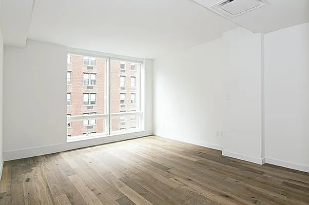 Rented by R New York | media 10