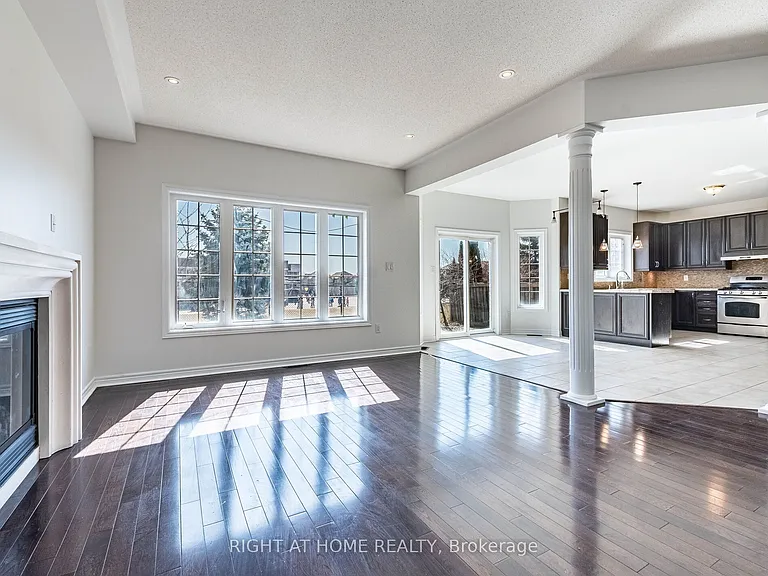 5441 Valhalla Cres — Photo 12