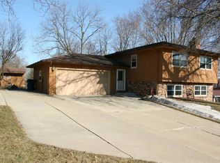 120 Kelly Ct, Waterloo, IA 50701