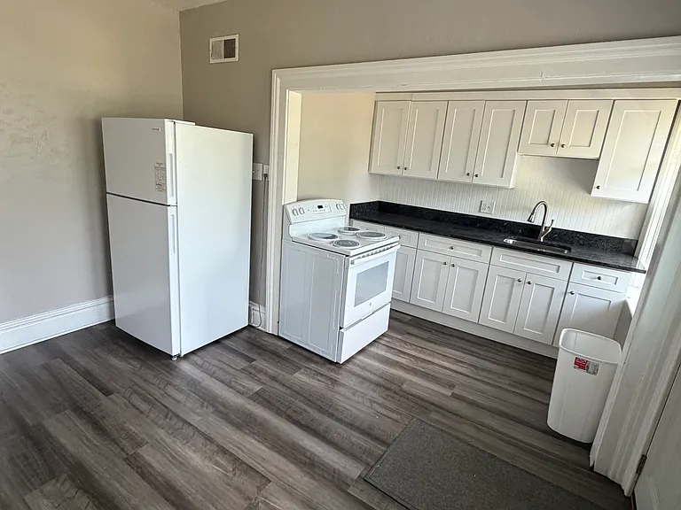 207 Glamorgan St NE — Photo 11