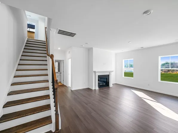 656 Morning Light Dr, Angier, NC 27501