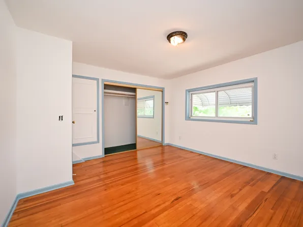 1726 East 52nd Street image 15 of 31