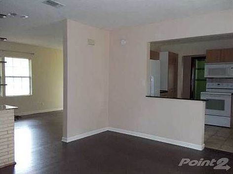 3rd image of 1401 W Mallory St