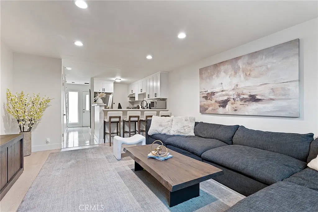 2 bed, 1.5 bath, 1100 sqft, $3,500 — Photo 4