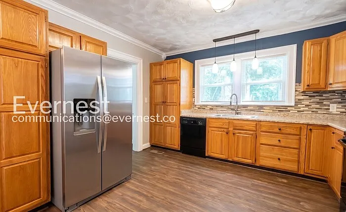 507 S Lovell Ave — Photo 7