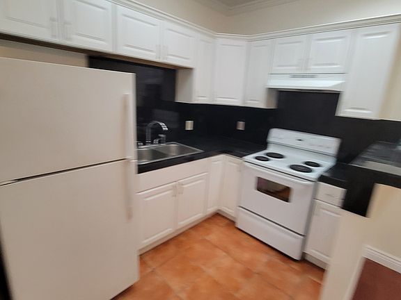 2nd image of 121 N Berendo St #3
