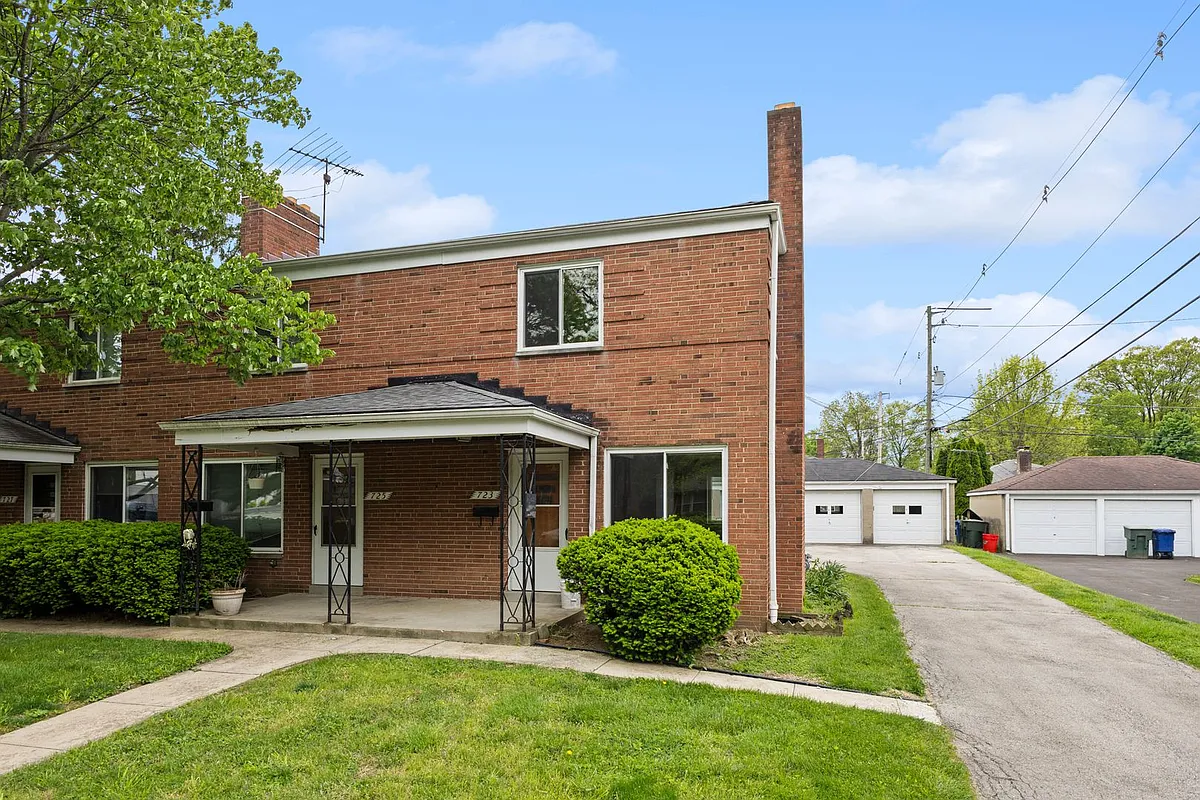 Building Photo - 723 Village Dr #729