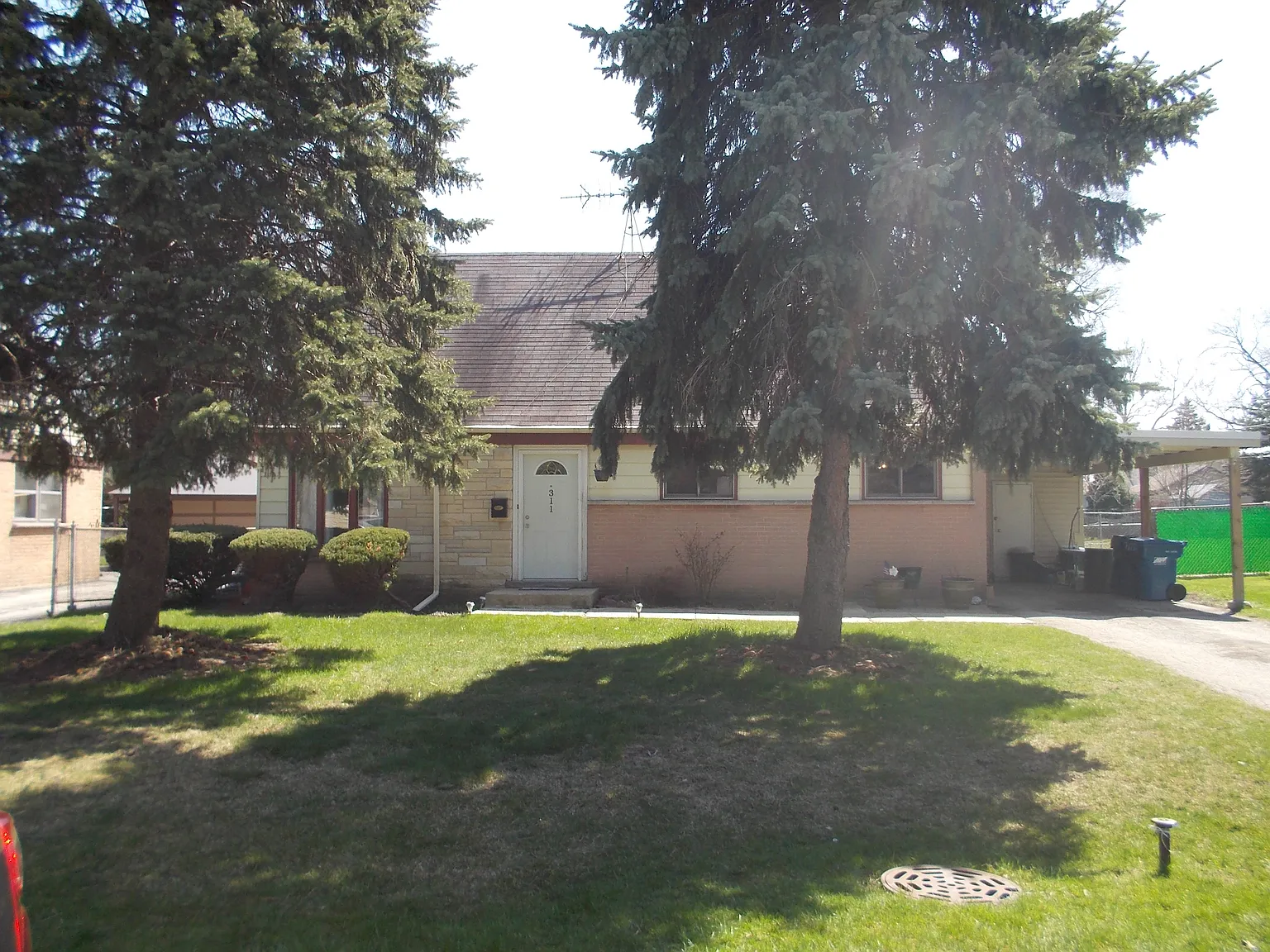 311 Victoria Dr photo 1