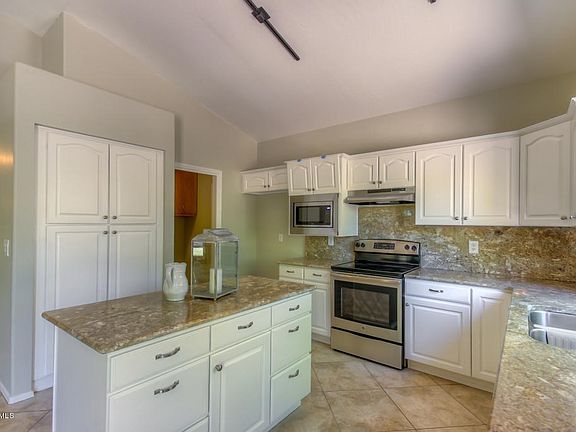 Kitchen (3)