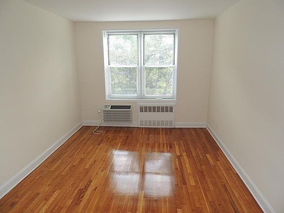 4th image of 8310 118th St APT 5C