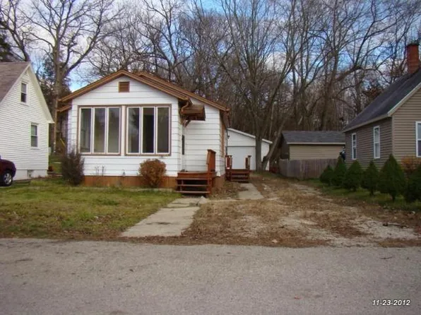 3115 Spring Dr, Burlington, WI 53105