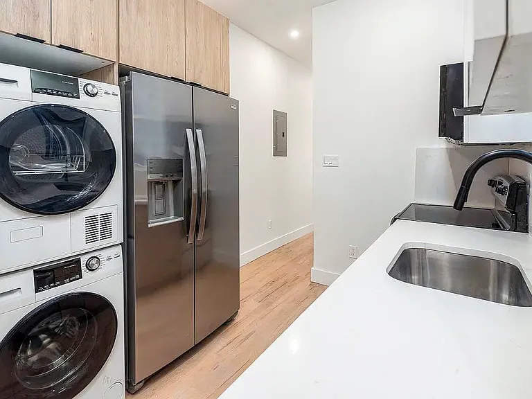 2039 Gates Ave #2A — Photo 3
