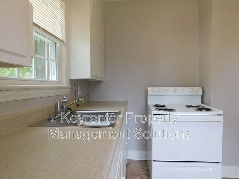 325 James Ave — Photo 11