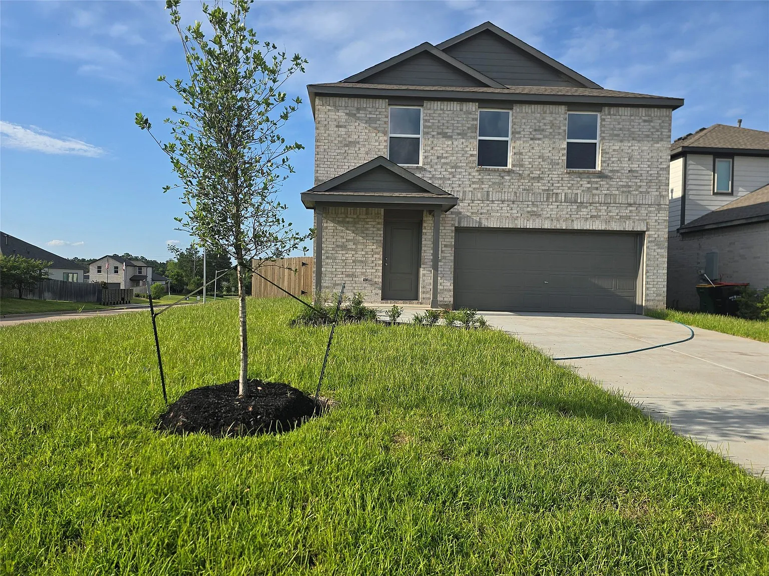 4 bed, 2.5 bath, 1979 sqft, $1,900 — Photo 1