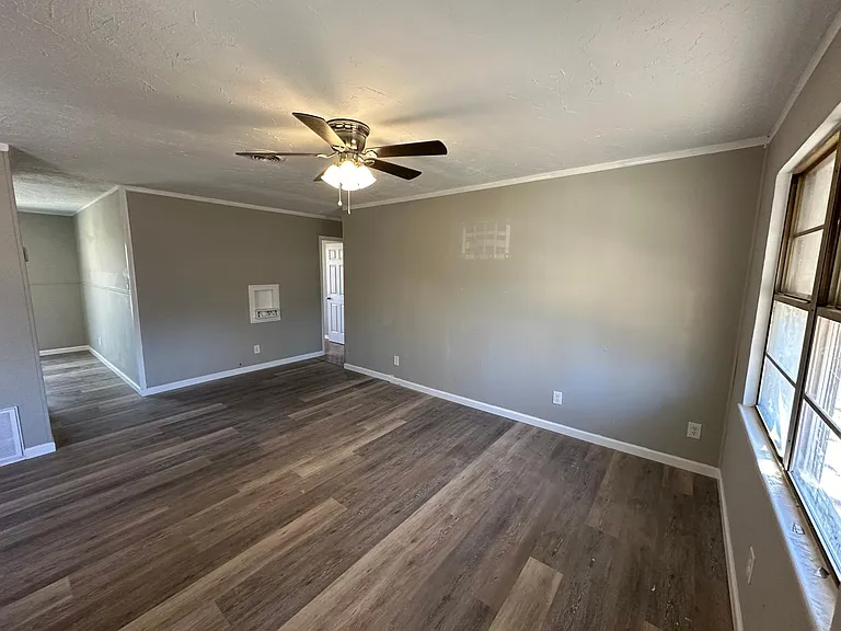 1128 E Aberdeen St — Photo 2