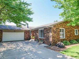 35 Chatsford Ct, Bloomington, IL 61704