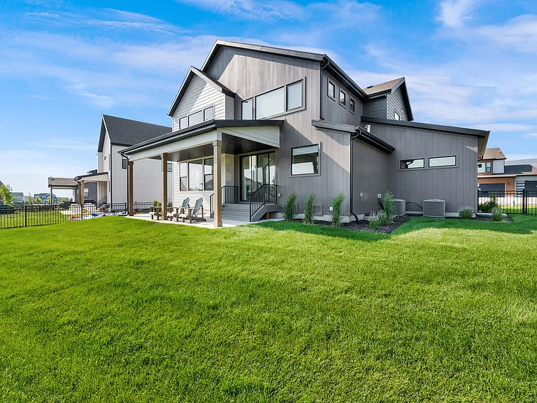 2832 E Hayloft Ln — Photo 24