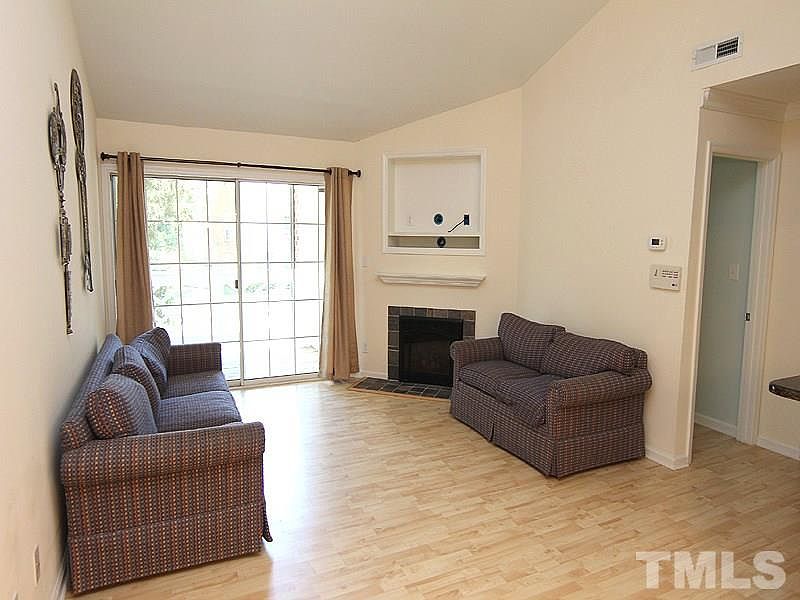 1st image of 1003 Kingswood Dr APT F