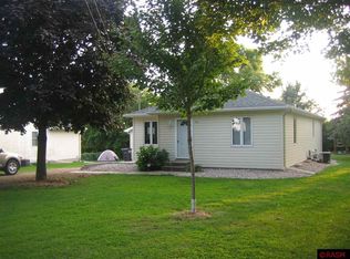 916 Point Pleasant Rd, Madison Lake, MN 56063