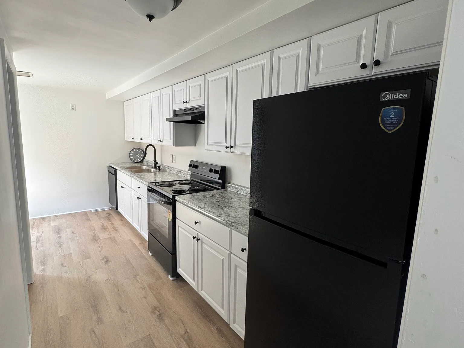2 bed, 1000 sqft, $995 — Photo 4